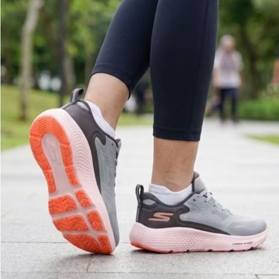 Sepatu running SKECHERS PERFORMANCE