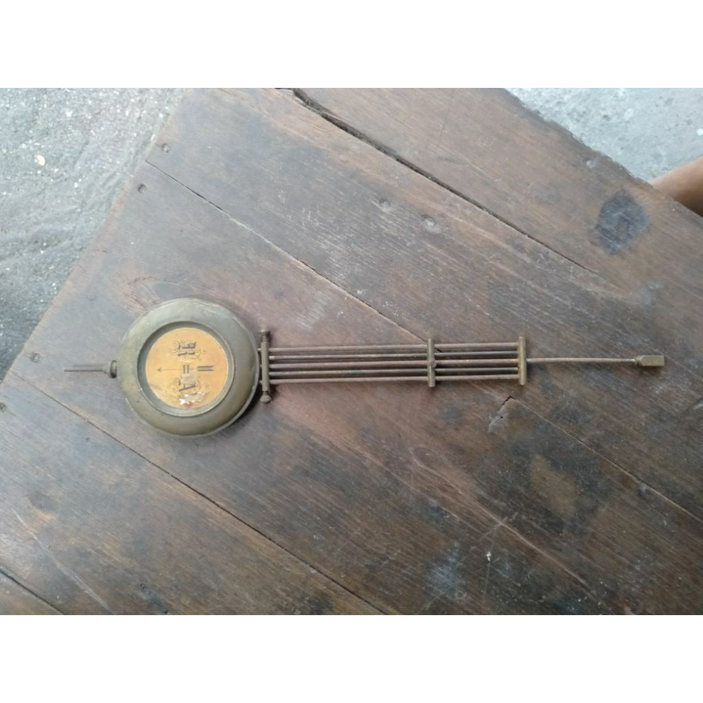 bandul jam dinding antik