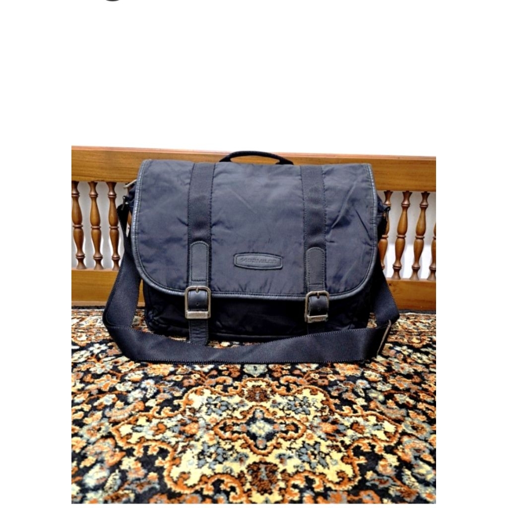 Tas selempang 1492 miles messenger bag