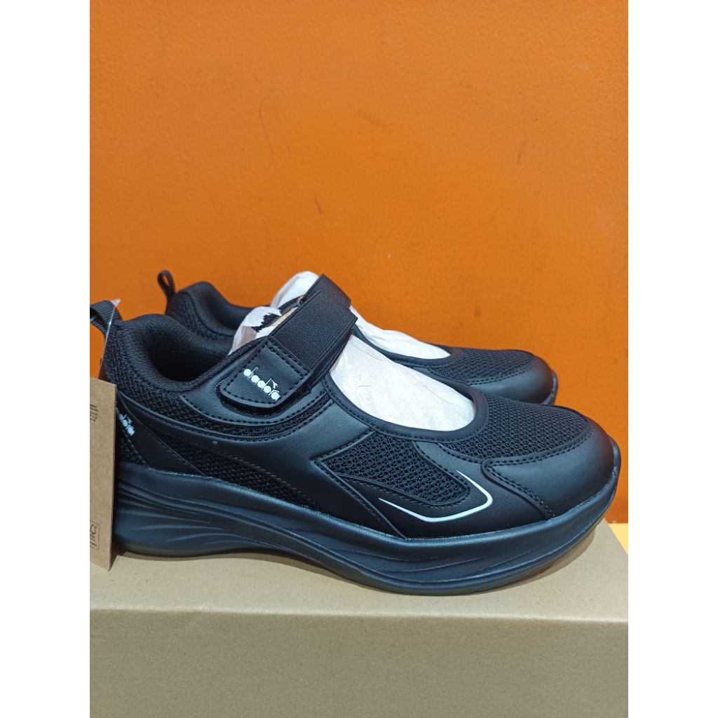 DIADORA WOMEN SLIP ON NEW ARRIVAL