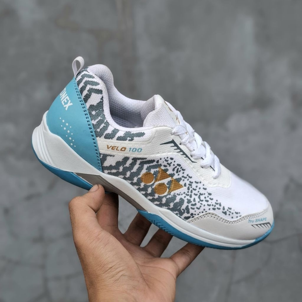 SEPATU BULU TANGKIS YONEX PUTIH BIRU ANAK PEREMPUAN