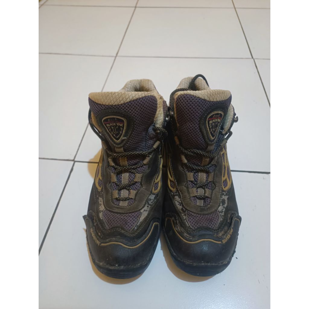 sepatu gunung second