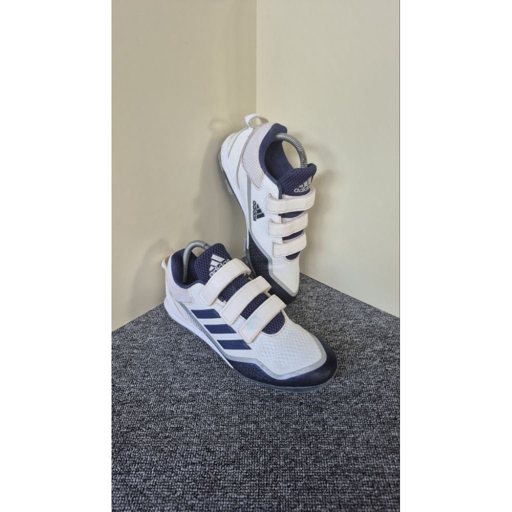 Sepatu baseball Adidas Pull 39