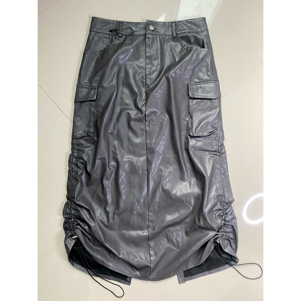 PRELOVED Rok cargo kulot wanita bahan parasut