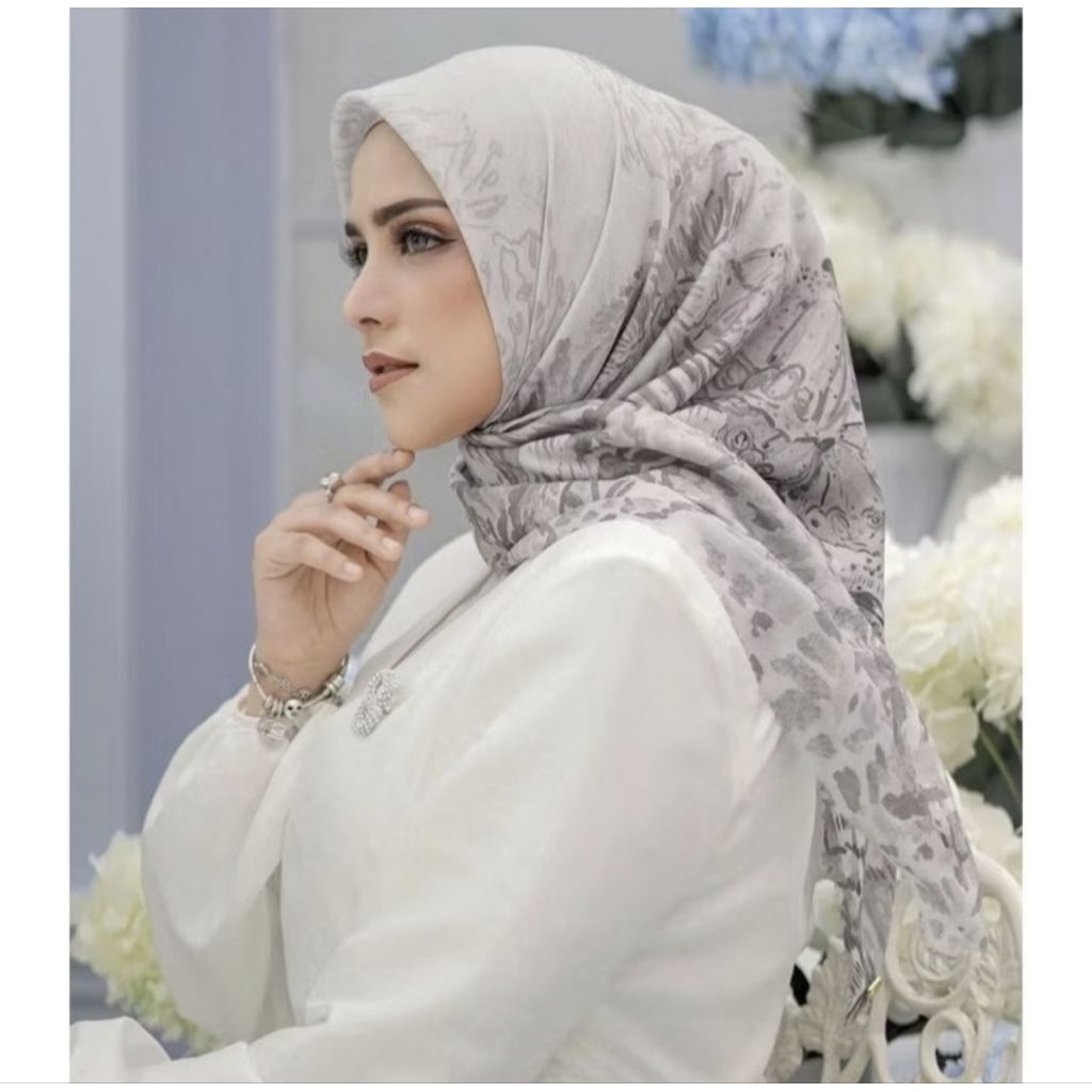Buttonscarves preloved series Farsha warna Bone