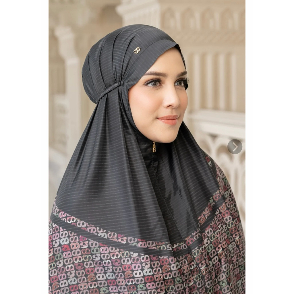 buttonscarvers Nagita Capsule Prayer Robe - Noir