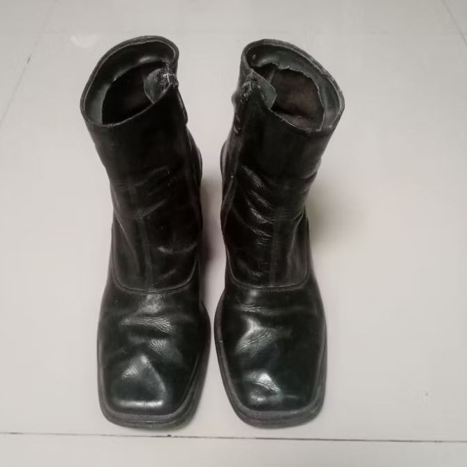 Sepatu Boot Heel Edward Forrer
