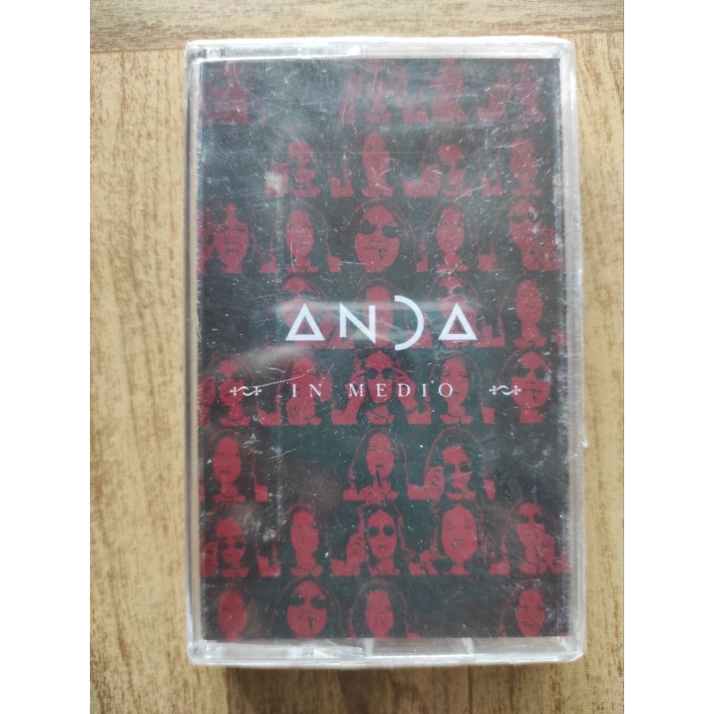 kaset pita ANDA PERDANA "in medio"