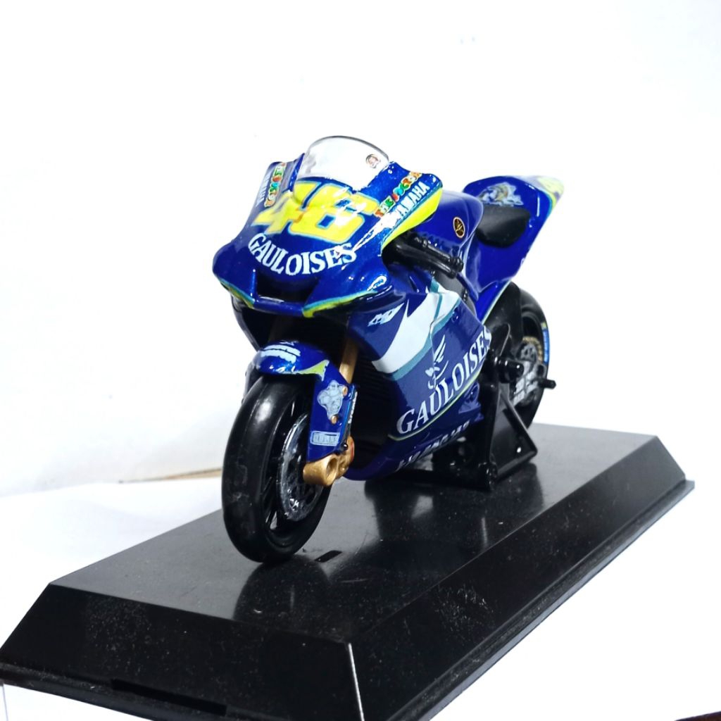 Diecast MotoGP 2005 Newray 1:18 Custom Valentino Rossi 46 Gouloises, YZR-M1 Yamaha Factory Racing Te