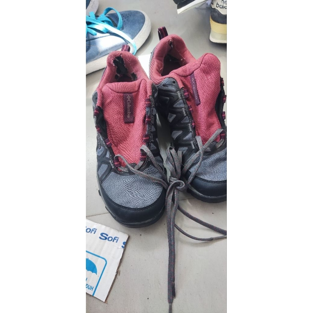 Sepatu outdoor Colombia zise 38.5 insole 245
