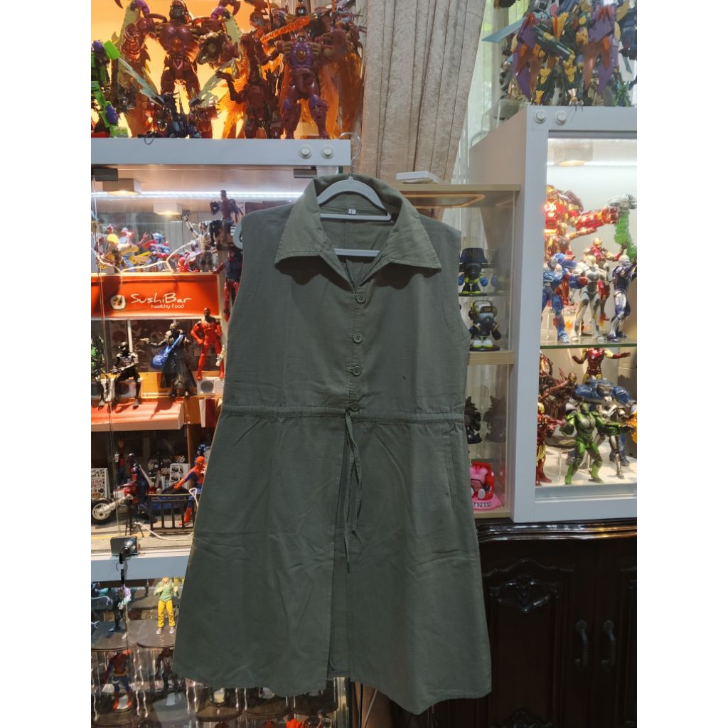 Gaun Graphis Metamorph Sleeveless Outer Tanpa Lengan