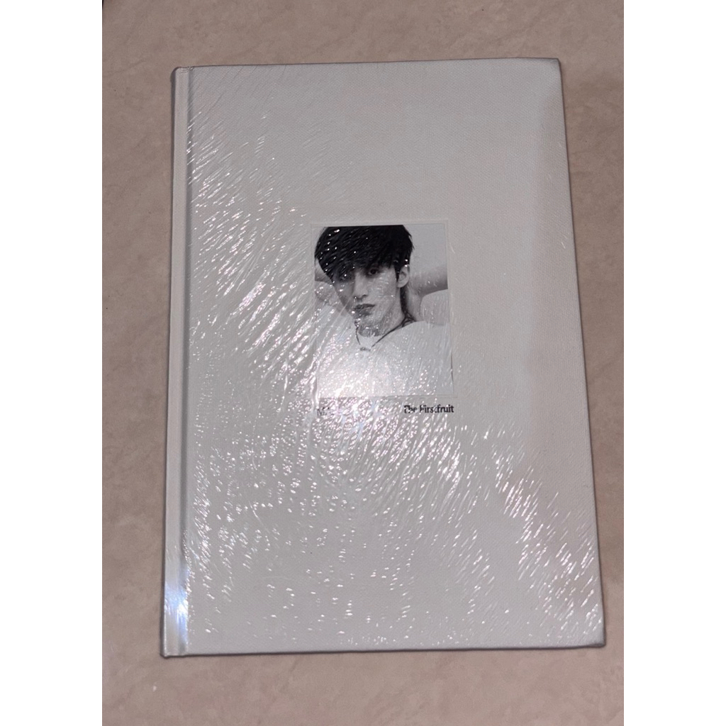 ALBUM PHOTOBOOK MARK THE FIRST FRUIT WHITE MARK VER