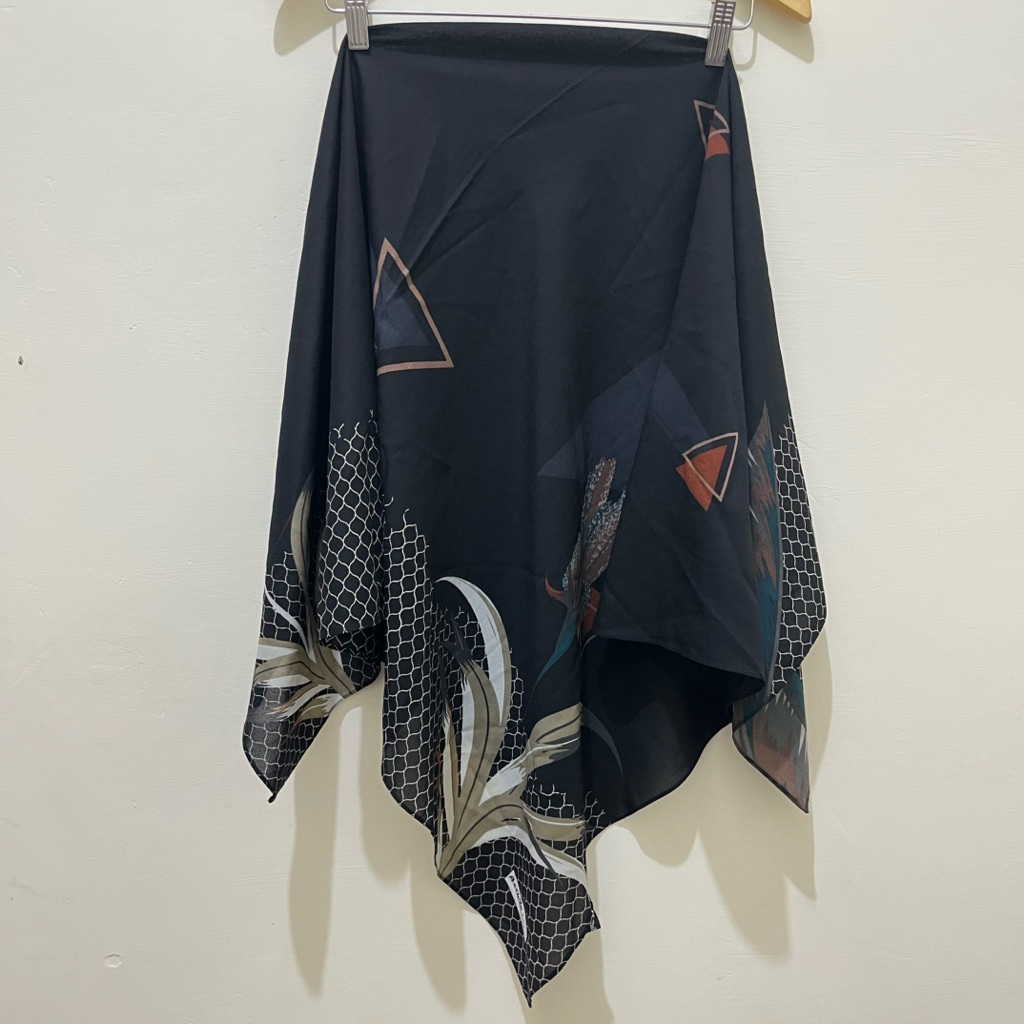 PL Hijab Square Motif Mezora Scarf