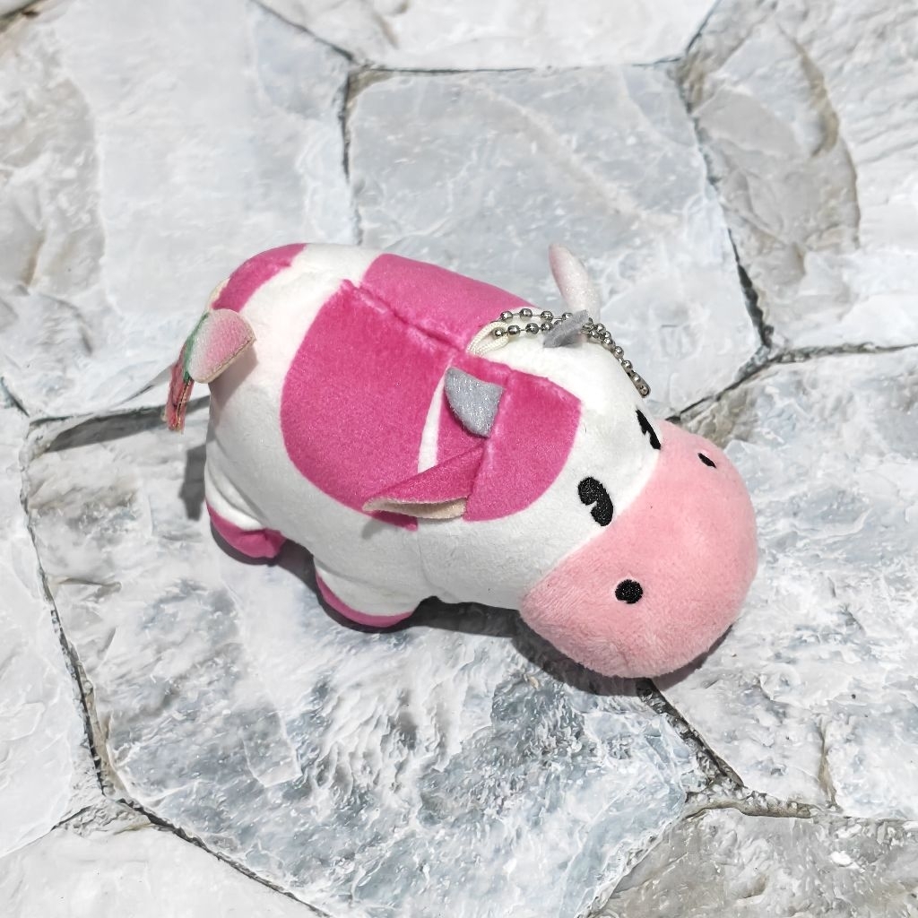 Bagcharm/Ganci/Keychain Boneka Story of Seasons Harvest Moon Strawberry Milk Pink Cow