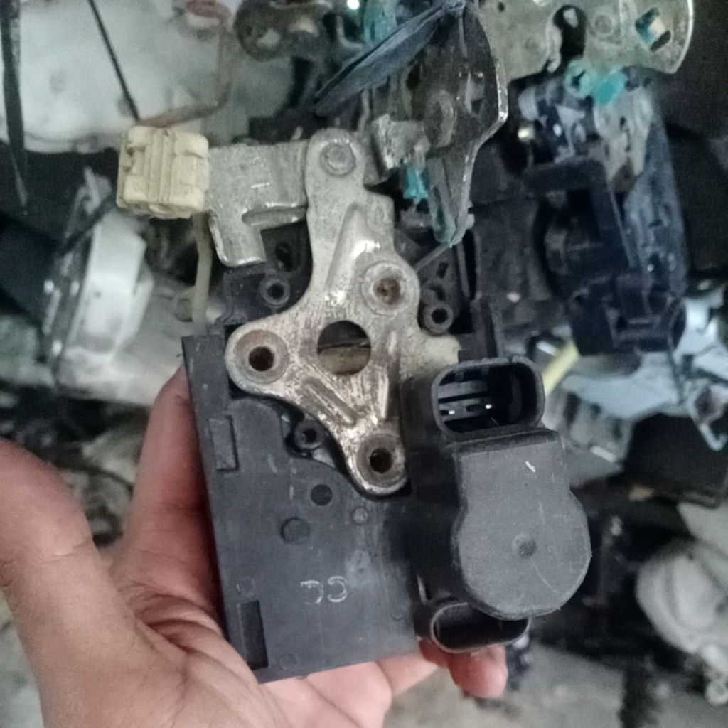 dorlock belakang kiri aveo old