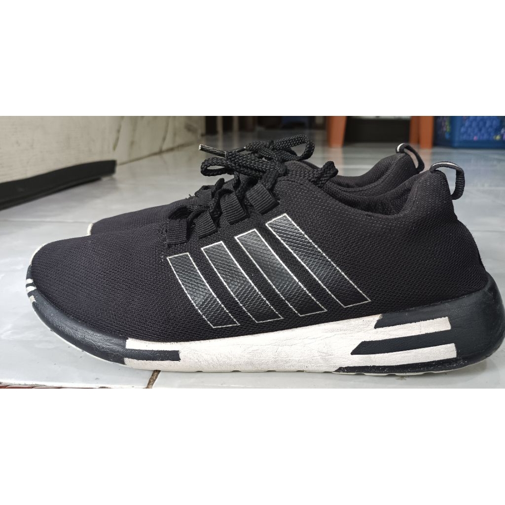 Sepatu Tomkins size 39