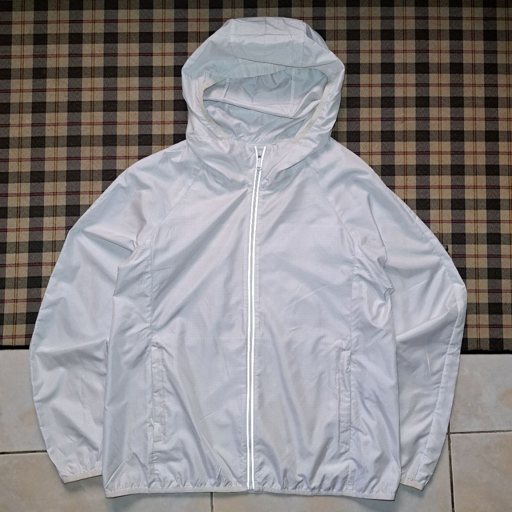 Jaket Uniqlo Lightweight Pocketable Running