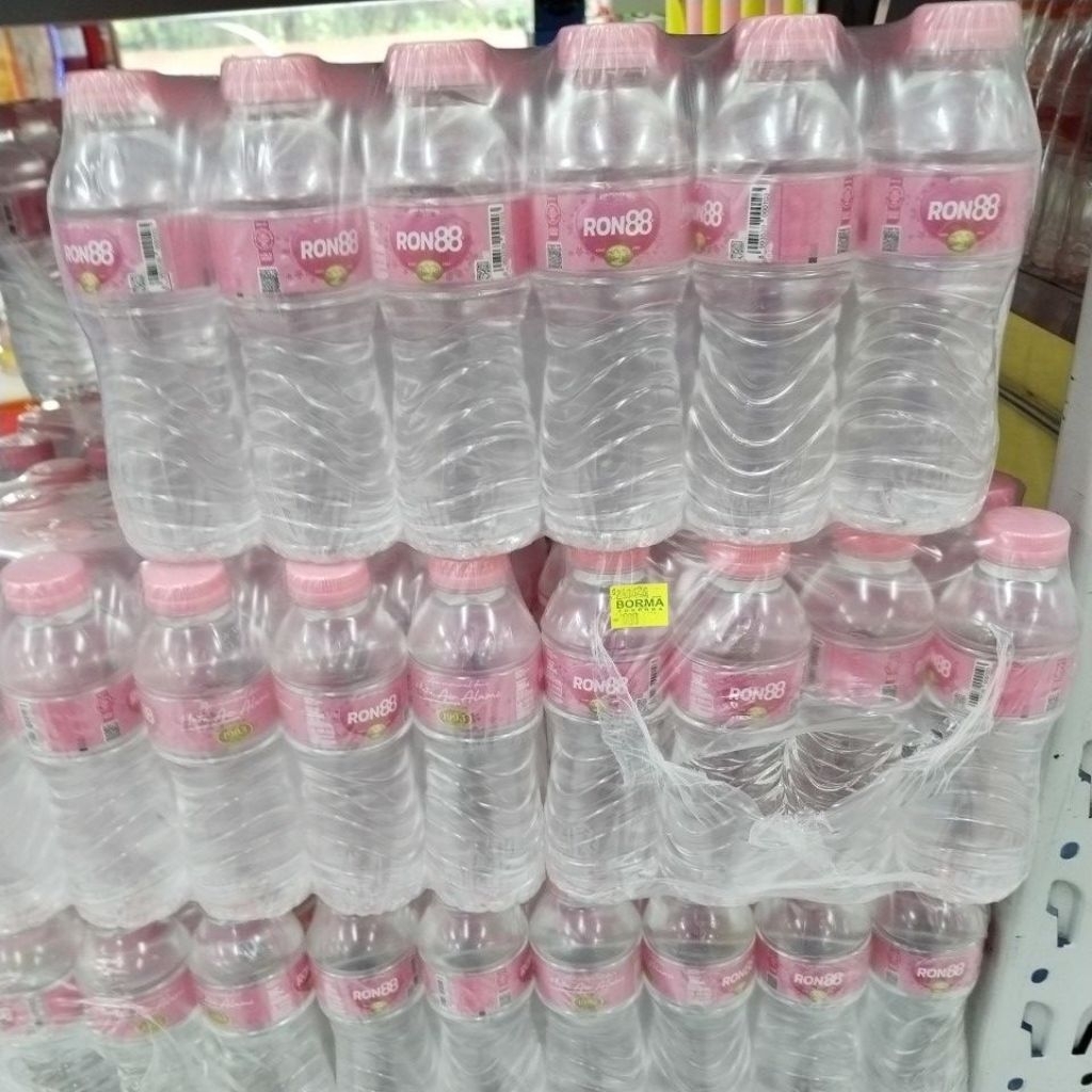 RON 88 Mineral Water - Botol 300ml, 24 Botol, Praktis untuk Segala Kebutuhan - 300ml