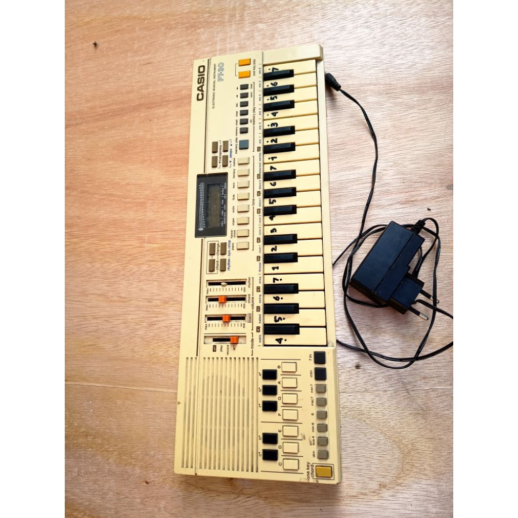 alat musik piano keyboard casio PT30 bekas normal pemakaian