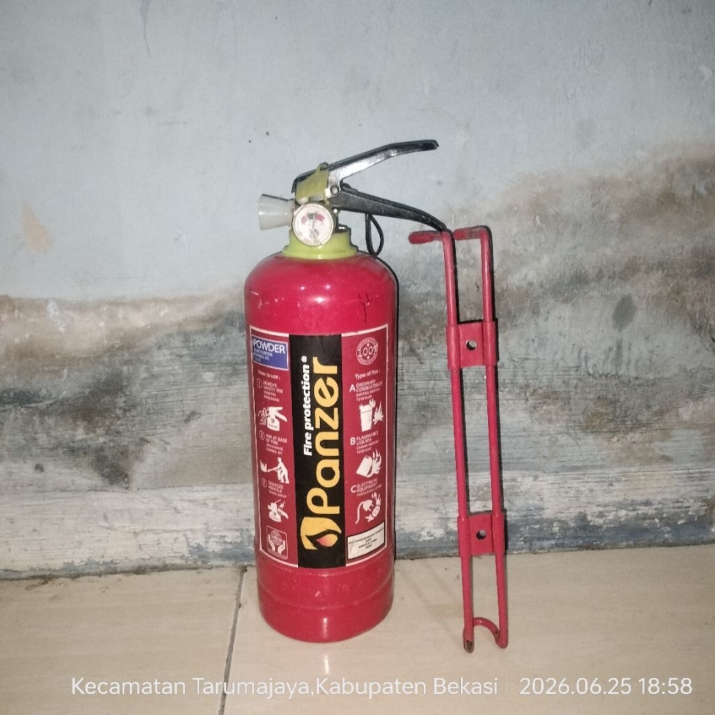 apar 1kg bekas copotan mobil crv sama breket barang sesuai iklan