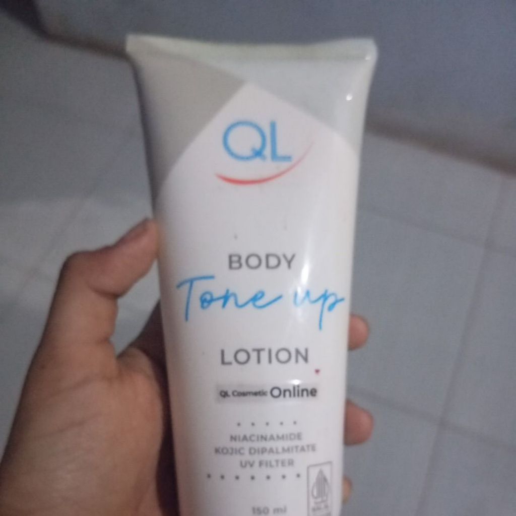 Lotion Pemutih Kulit QL Body Tone Up 250gr dengan Niacinamide