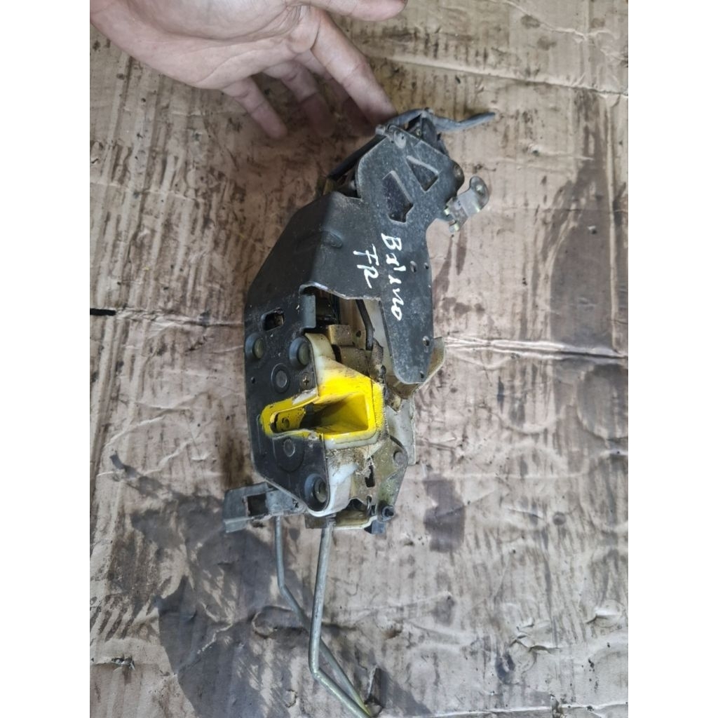 doorlock kunci pintu depan kanan baleno next G 2003-2007 aerio