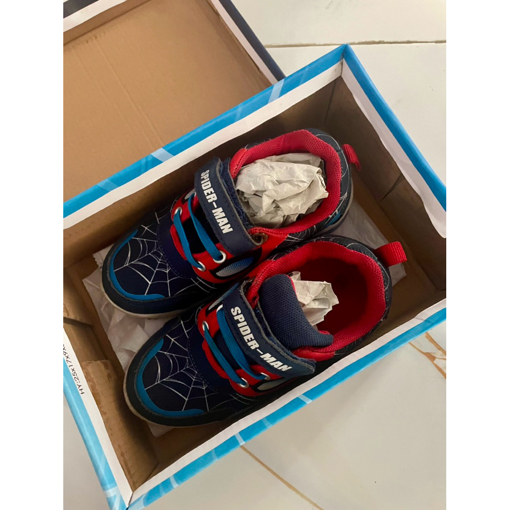 Sepatu anak Spiderman sport station
