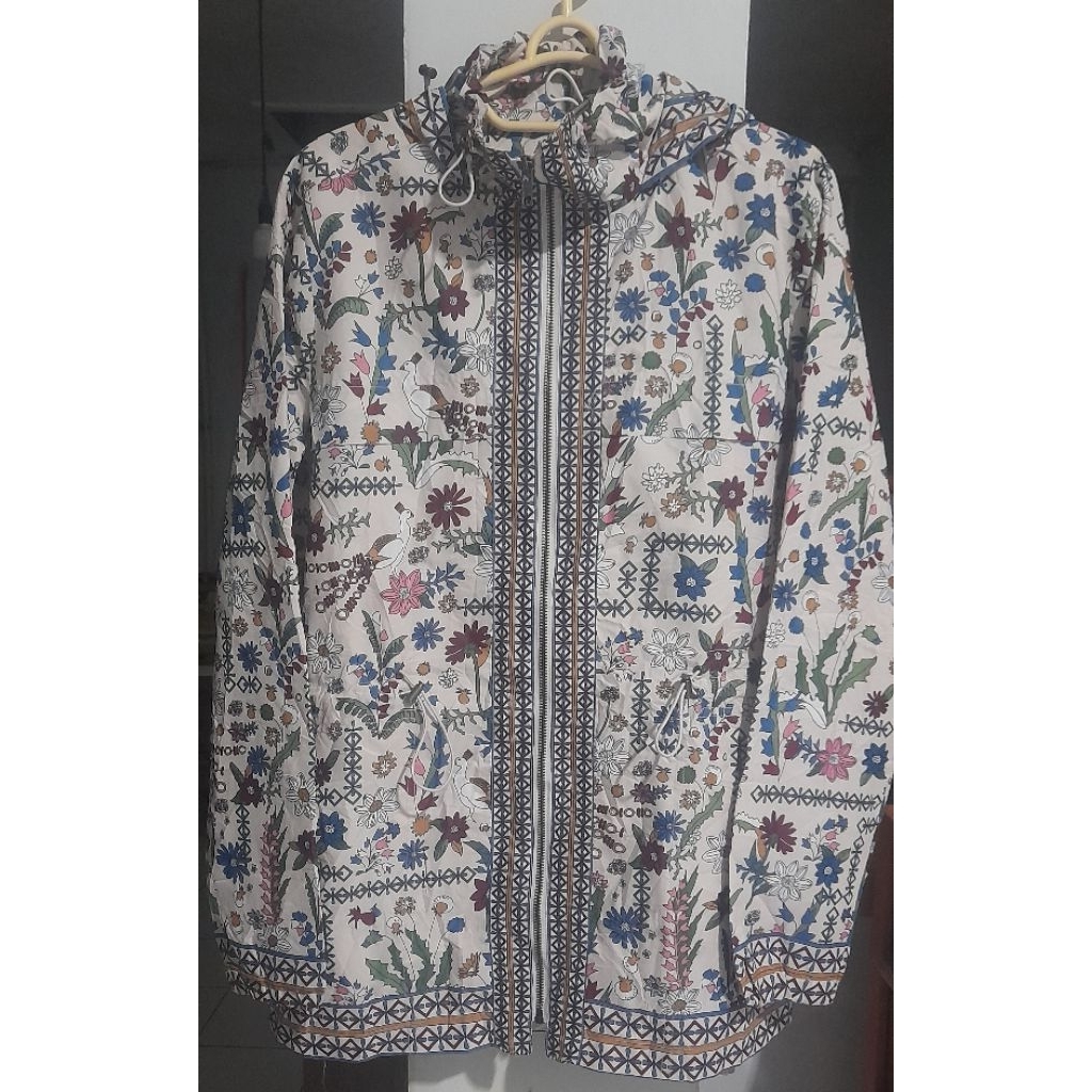 Preloved Jacket Parasut Motif