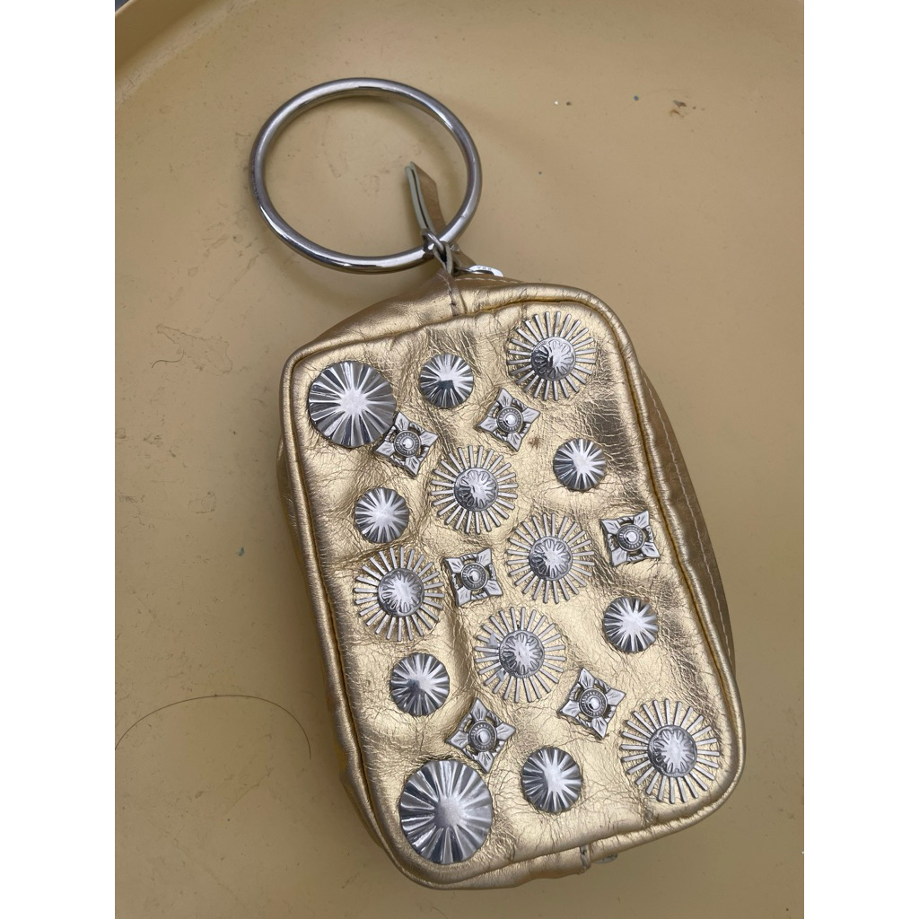 Toga Pulla Clutch