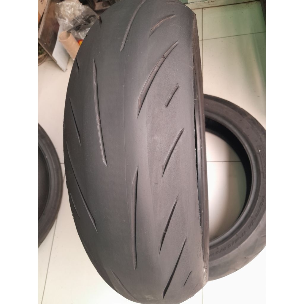 Battlax s22..180/55-17