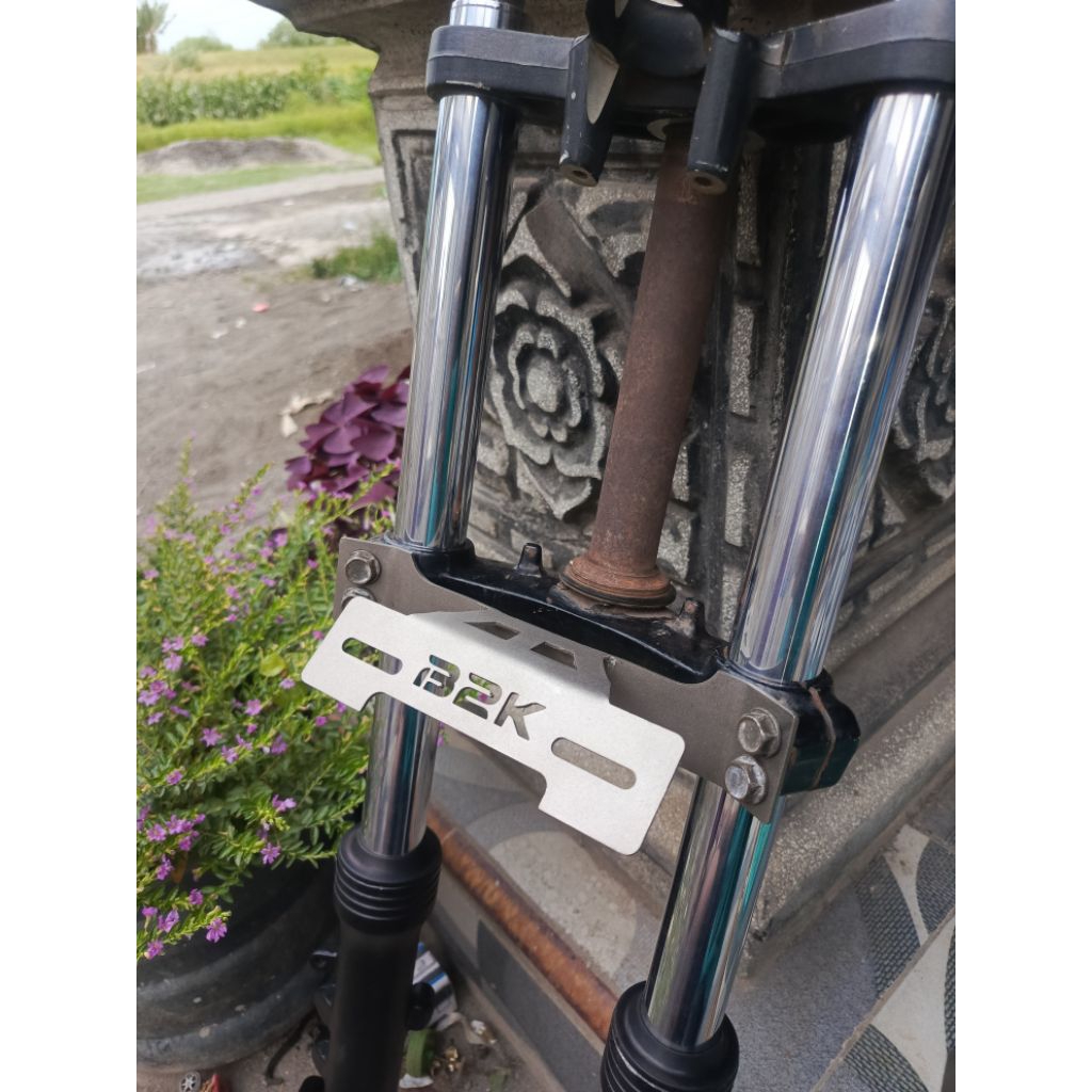 Dudukan plat nomor, Breket plat nomor, Pankon plat nomor., pnp shok  Ninja,gl,mp tiger, Original han
