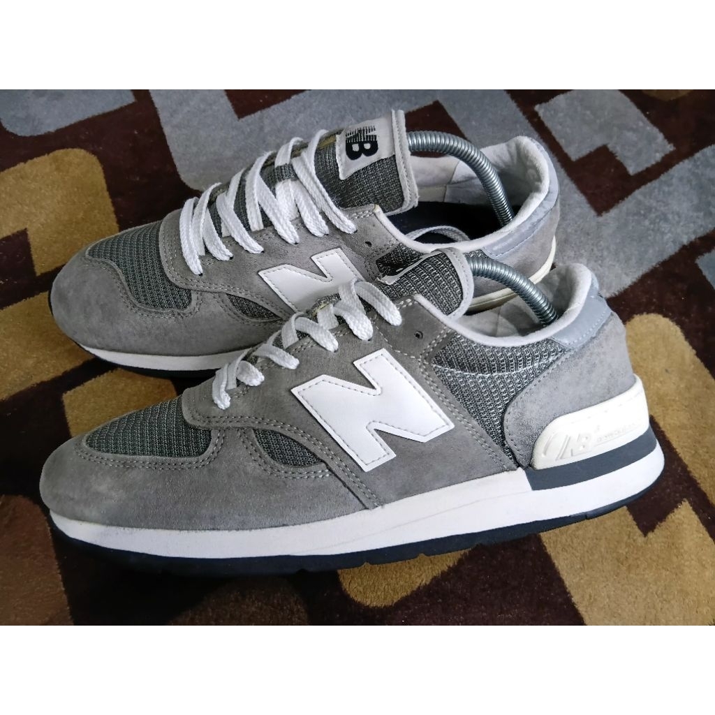 Sepatu NB 990 v1 USA 30th Anniversary