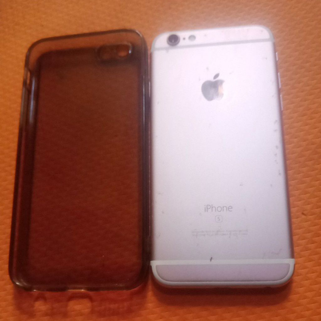 Hp iPhone Apple 6s (Terindentifikasi dari simbol S) kondisi LCD mulus gak ada Goresan, Casing warna 