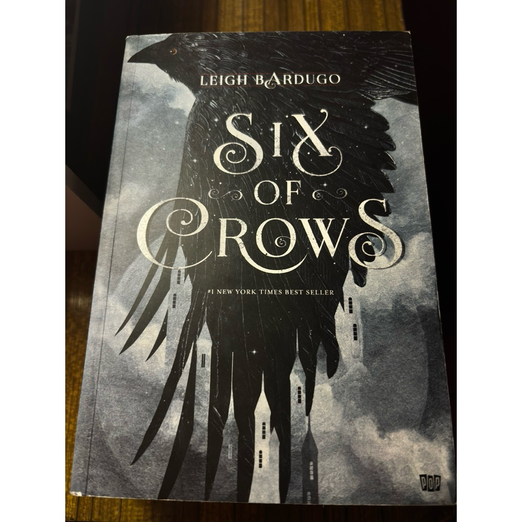 preloved six of crows & crooked kingdom