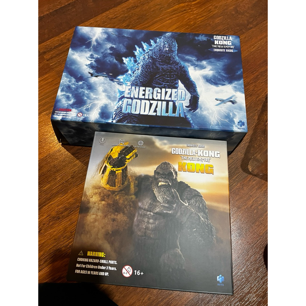 HIYA GODZILLA ENERGIZED + KONG B.E.A.S.T. GLOVE