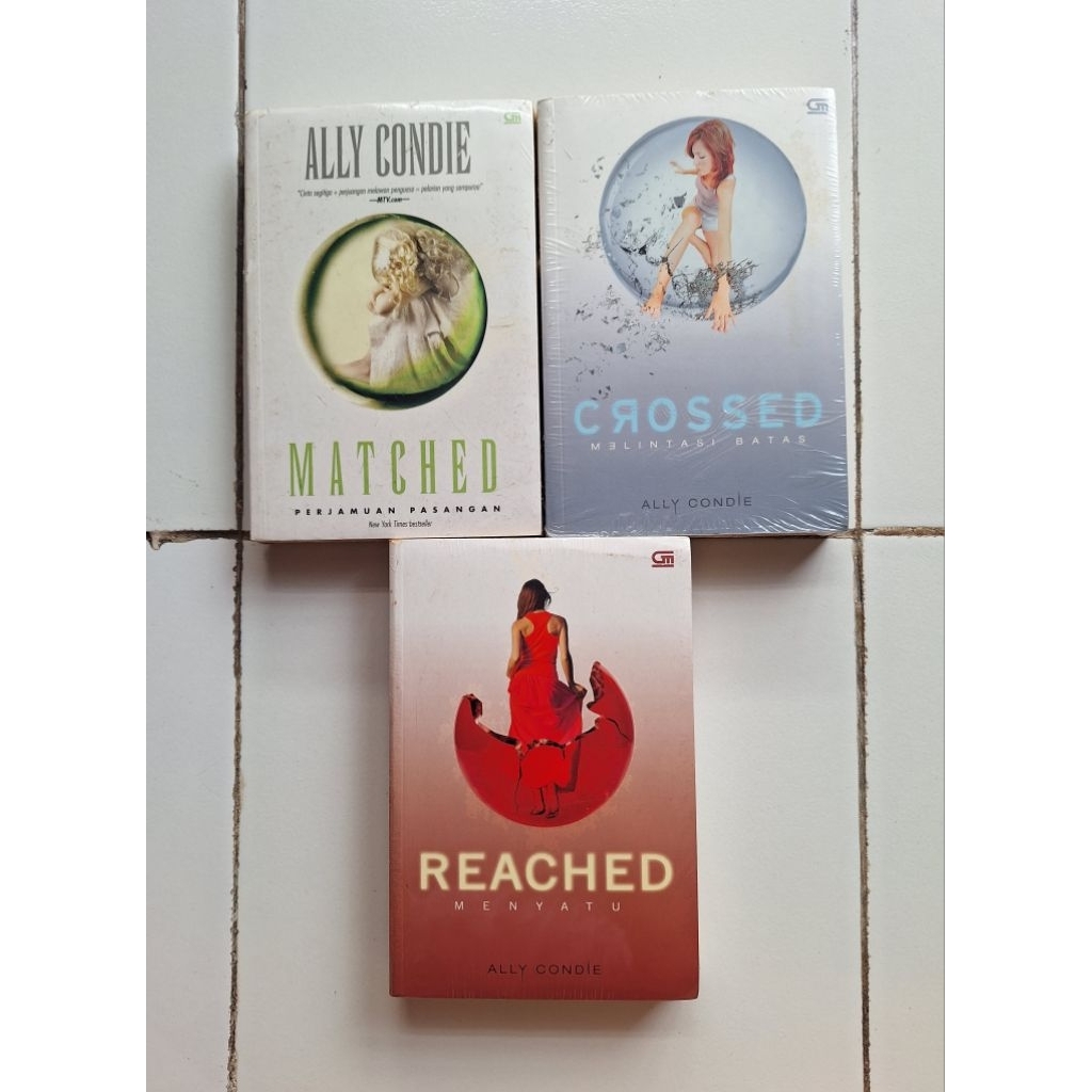 Matched series - Ally Condie (3 buku)