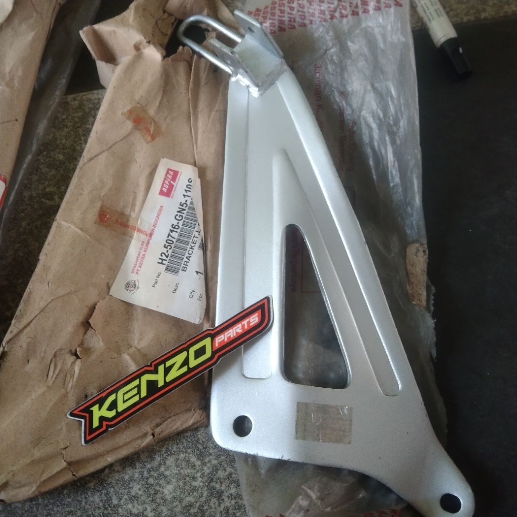 bracket footstep belakang kiri Honda Astrea grand legenda