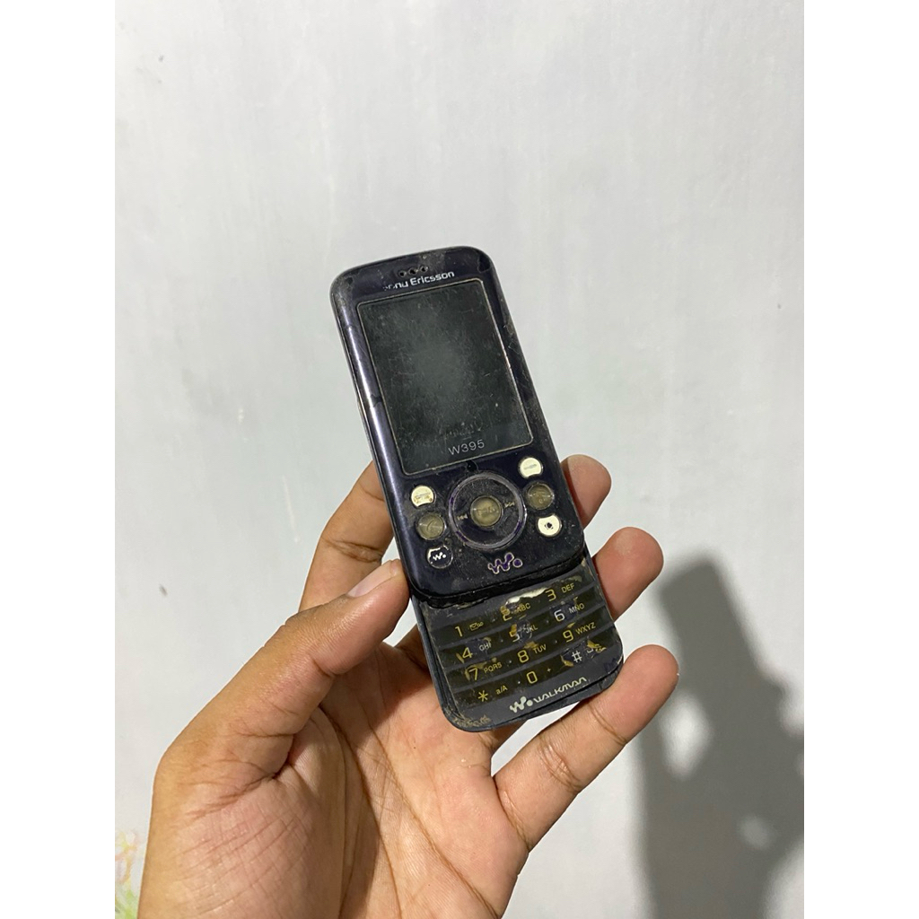 Sony Ericsson Walkman w395 bahan matot