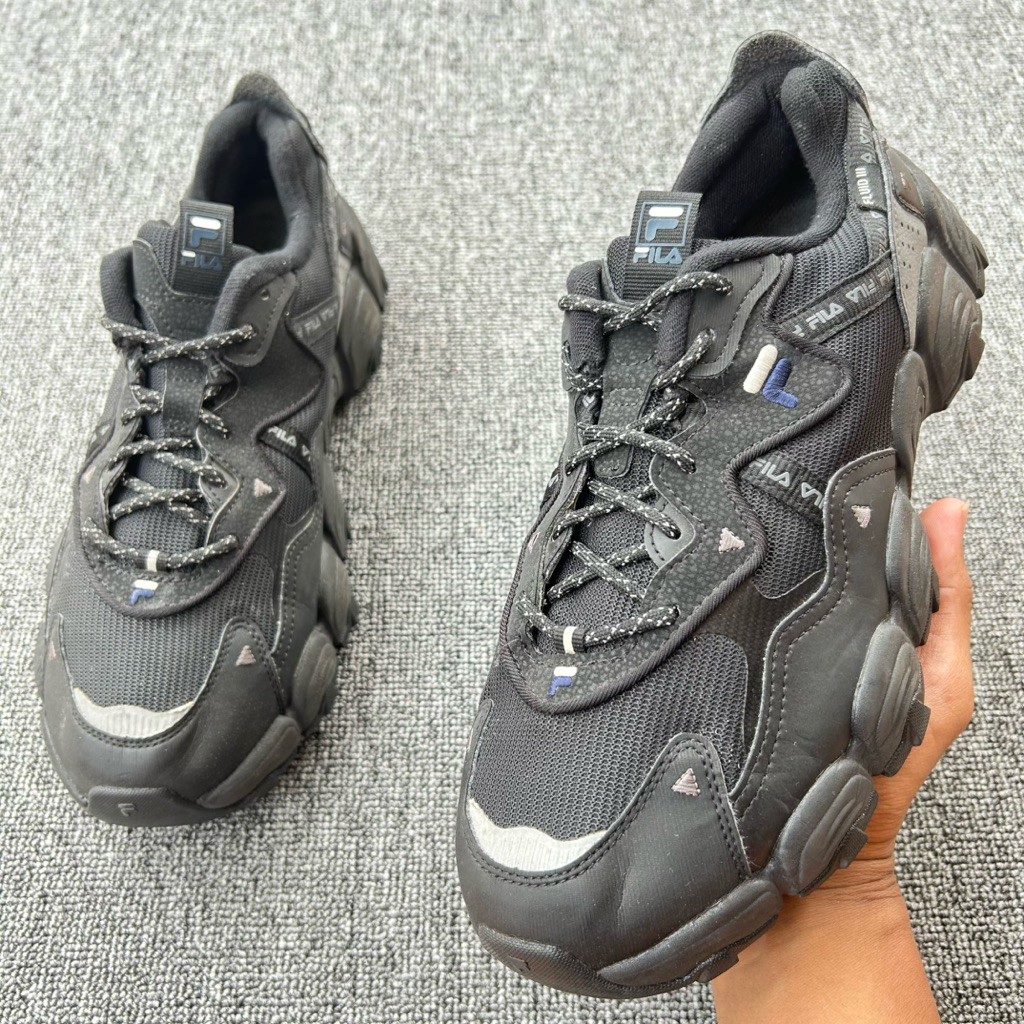 Sepatu FILA Fusion Black Reflective Size 43 Panjang Insole 27 cm