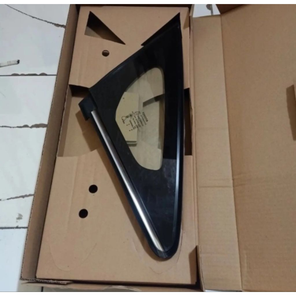 Kaca Segitiga Samping Innova Venturer Original
