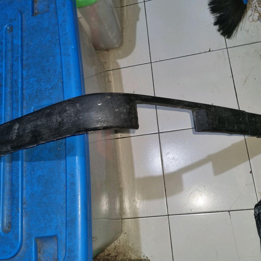 List Bumper Depan BMW E30 Kanan untuk Mobil BMW E30 Kualitas Terbaik