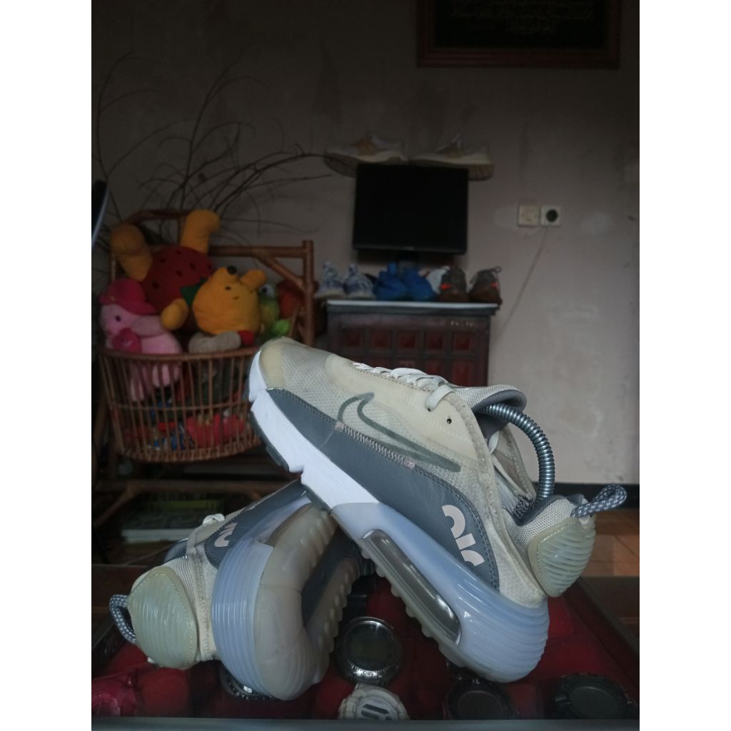 nike airmax 2090 size 42
