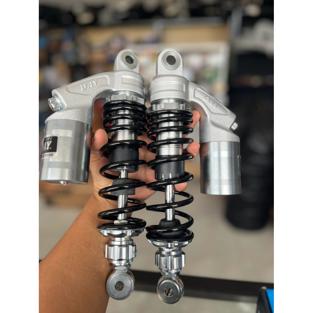 SHOCK TABUNG BELAKANG DAY BLACK TITAN