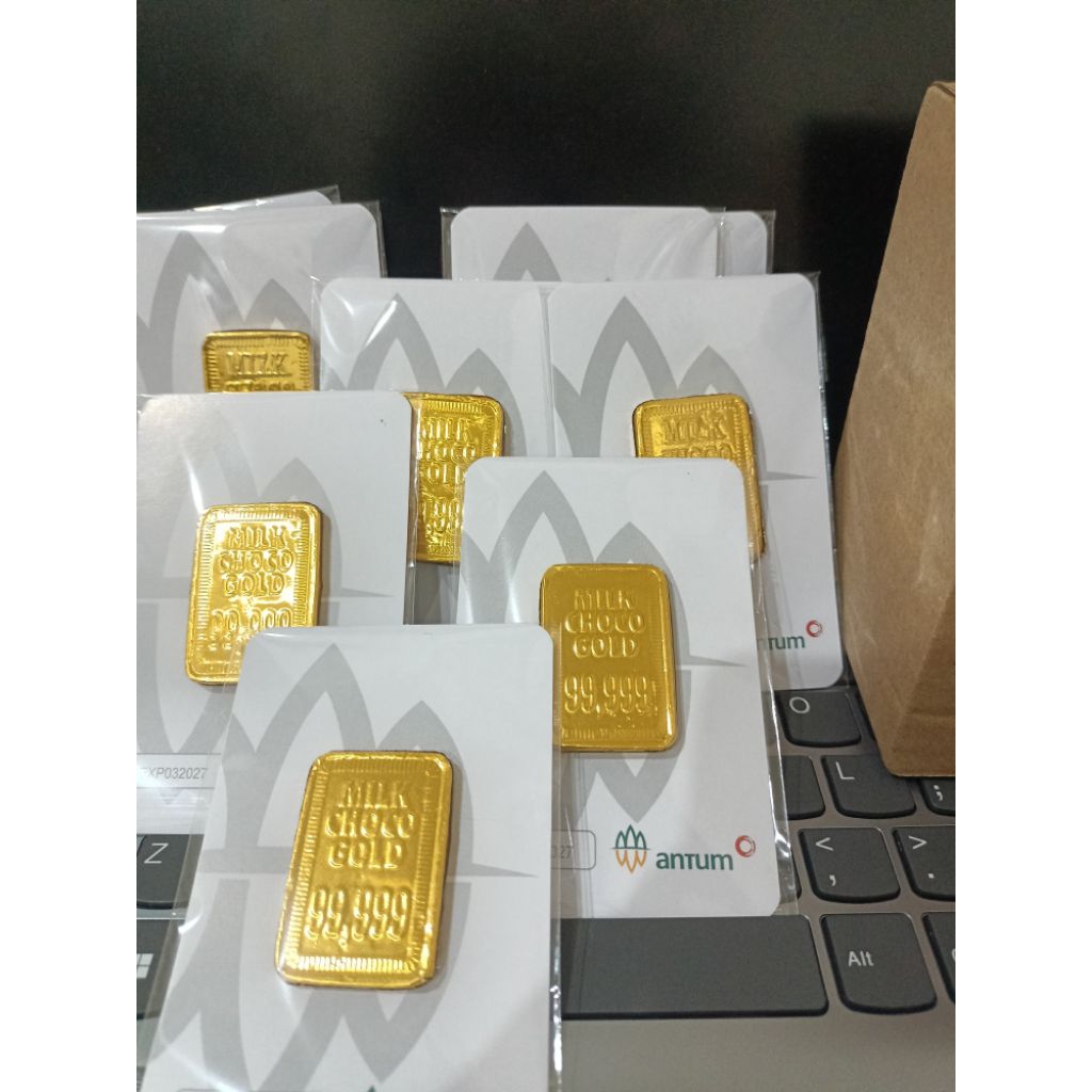 Antum coklat emas batangan