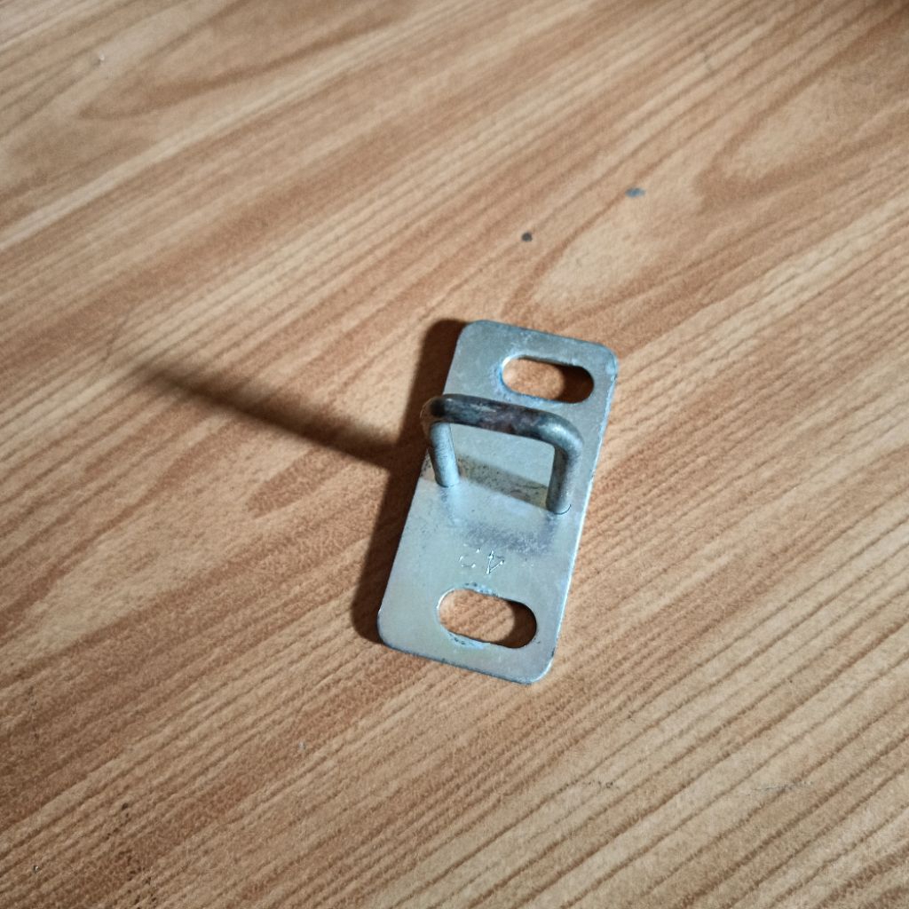 Pengait Kunci jok molis volta 401