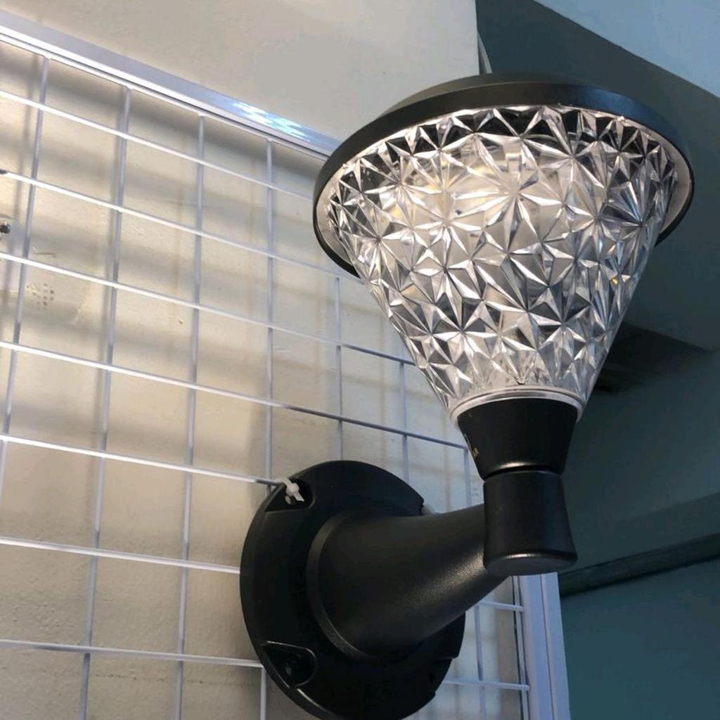 Lampu Dinding Solar / Lampu Pilar Tempel Solar Panel Model Kotak / Model Bulat