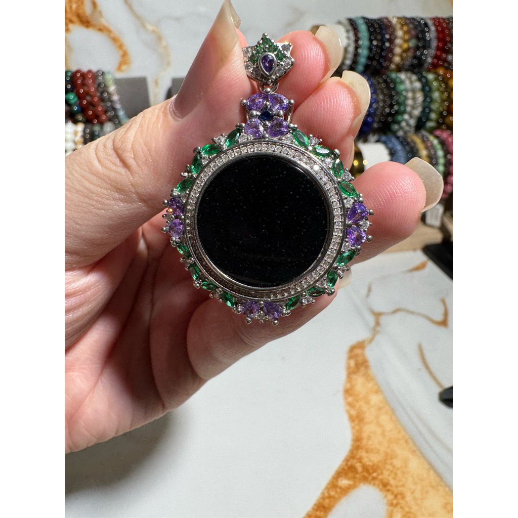 Liontin Giok Hitam Mocui Bulat