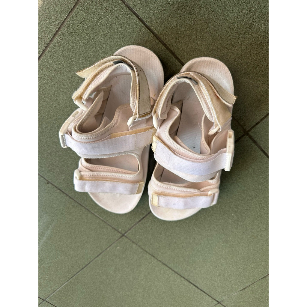 hijack sandals preloved