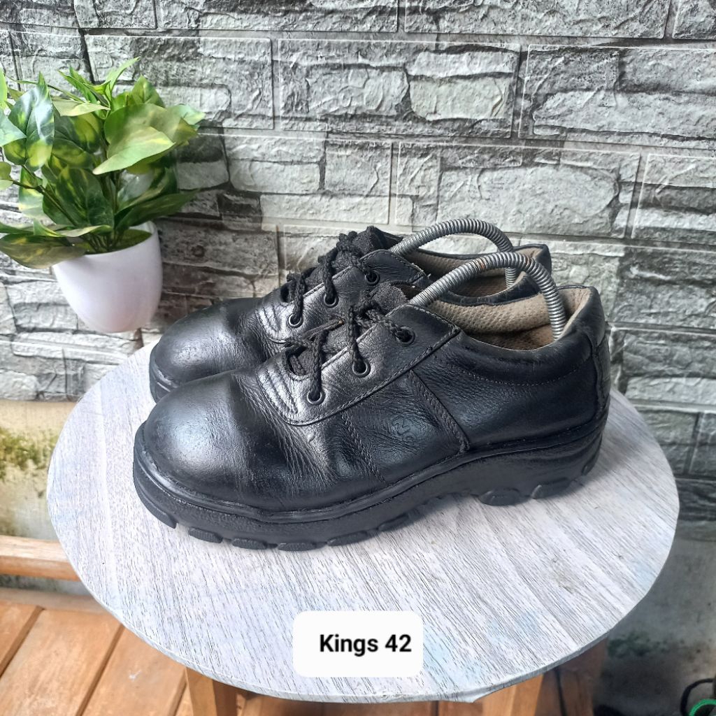 Sepatu second safety merk kings size42 insol27cm