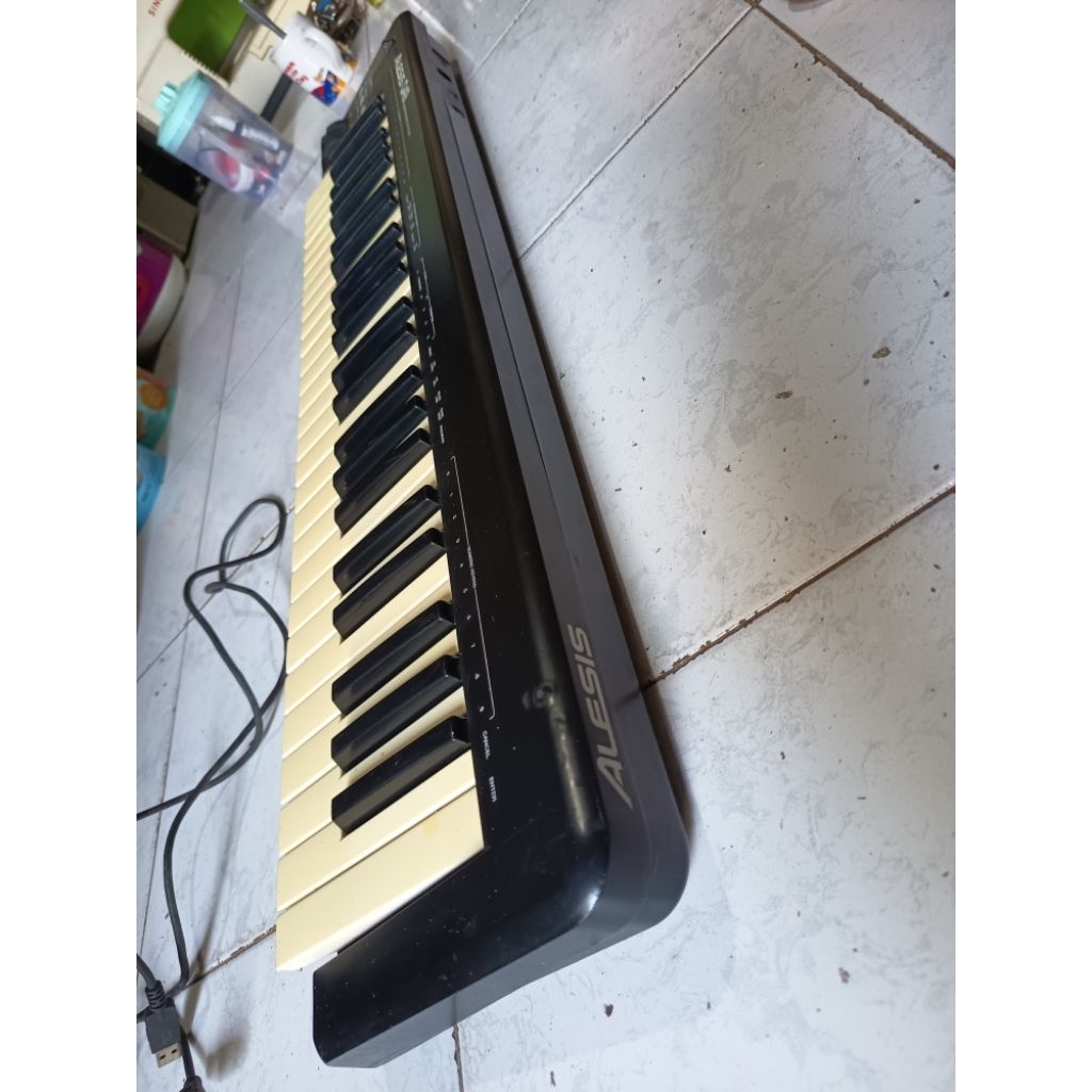 keyboard midi controller alesis Q49,normal second